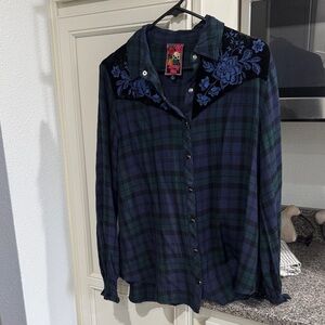 Johnny Was Floral Embroidered Label on Dark Green & Navy Plaid